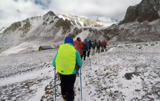 preparação para trekking em alta montanha