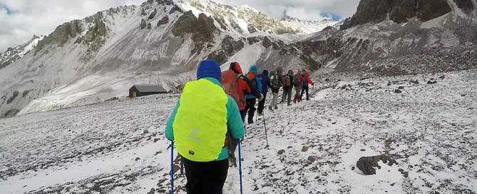 preparação para trekking em alta montanha